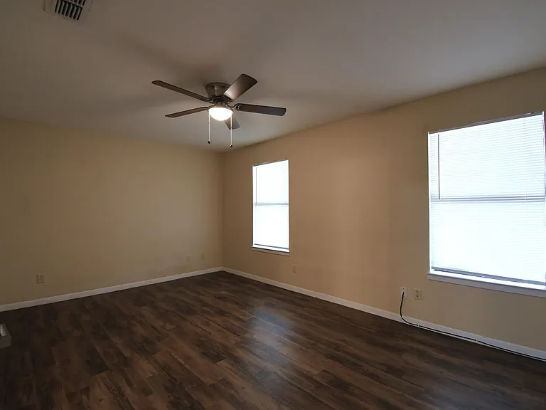 2529 Westminster Dr — Photo 10