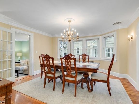 4th image of 45 Meadowbrook Rd