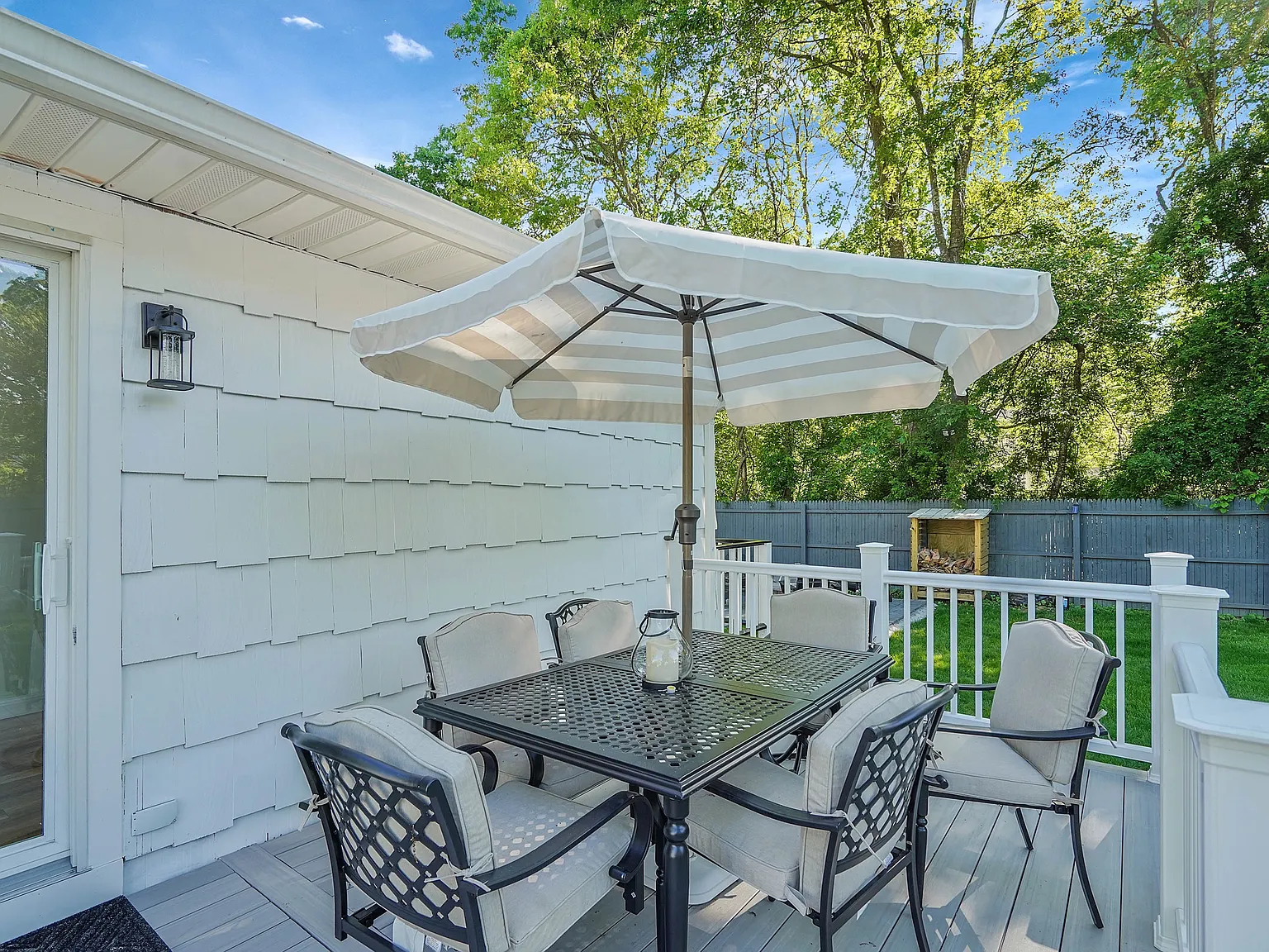 35 Moriches Ave — Photo 2