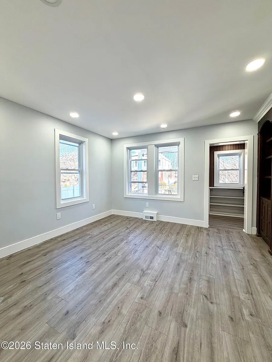 Building Photo - 114 Sprague Ave