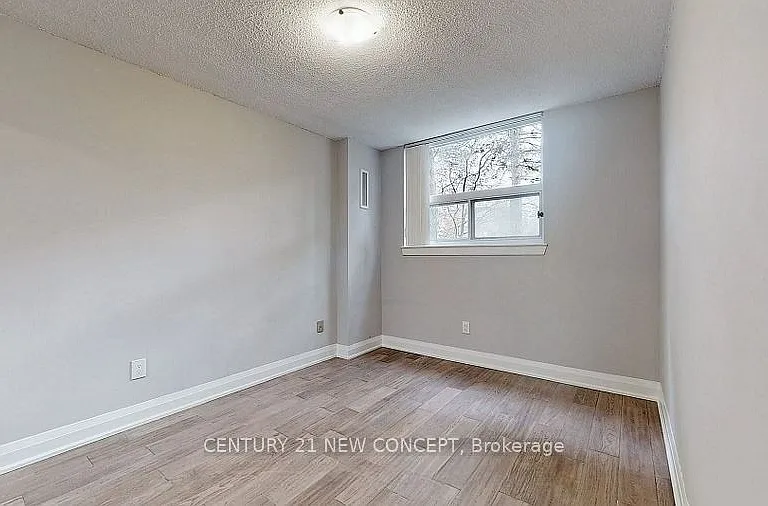 7451 Yonge St #101 — Photo 15