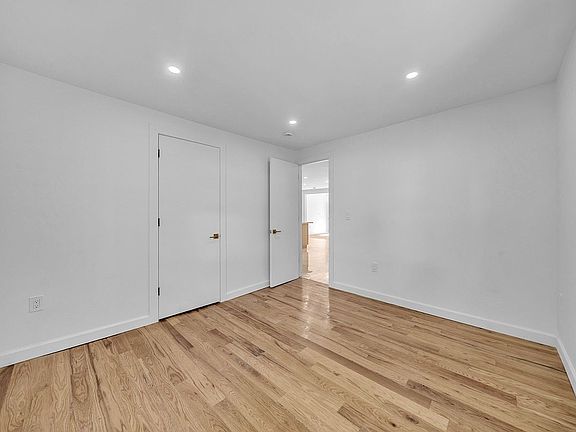 5th image of 219 E 238th St #2