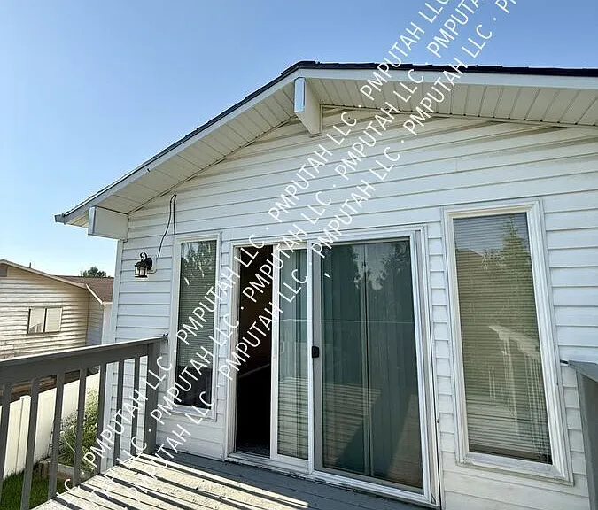 1602 E 2550 N — Photo 15