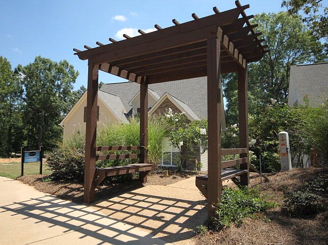 2nd image of 138 Oxford Creek Dr