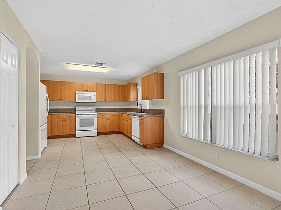3rd image of 662 Perdido Heights Dr