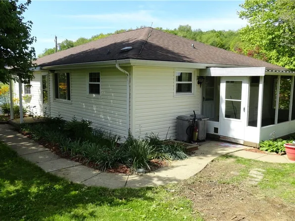 11 Lamp Post Ln, New Cumberland, WV 26047