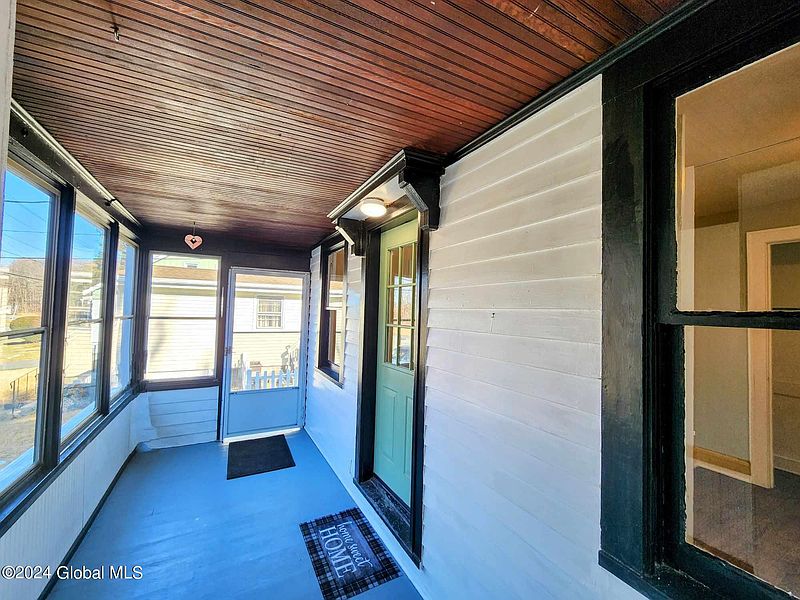 4th image of 84 N Lake Avenue