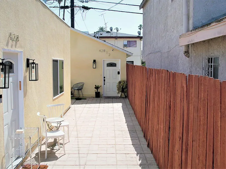 428 1/2 N Harvard Blvd — Photo 15