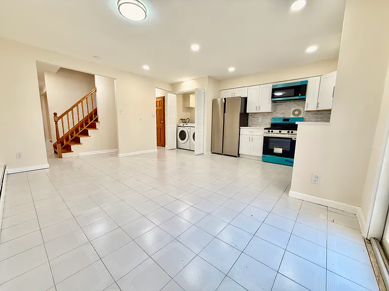 185 Oxford St #2 — Photo 5