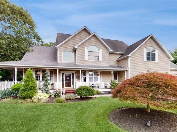 8 Angela Court, Hopewell Junction, NY 12533