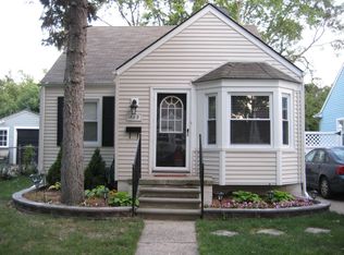 1889 Cambridge Rd, Berkley, MI 48072