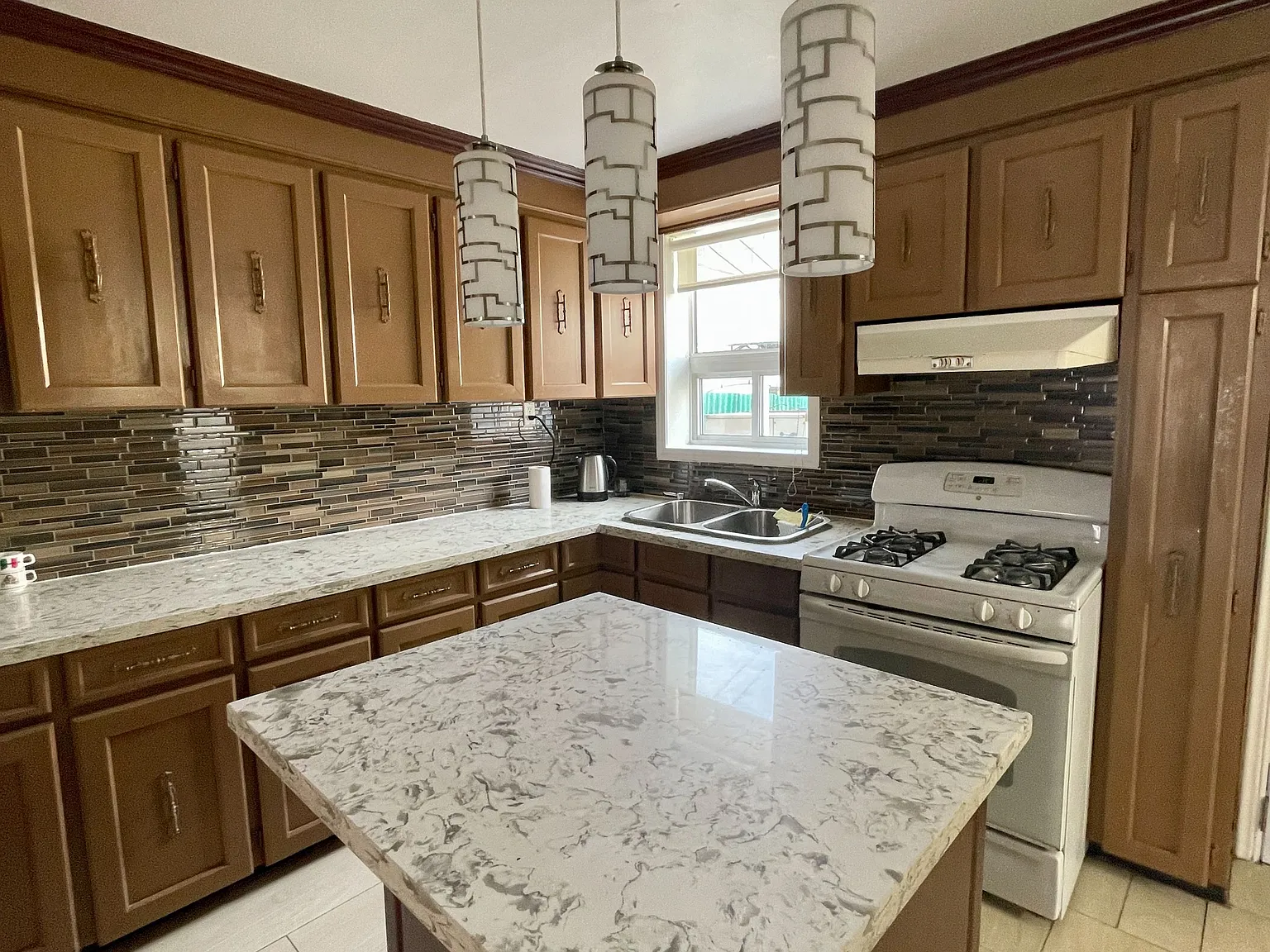 3 bed, $4,090 — Photo 2