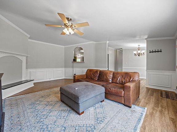 3rd image of 1659 Adcock Rd