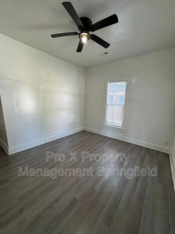 3 bed, 1.0 bath, $1,015 — Photo 4