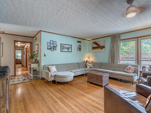 4th image of 4339 Woodcrest Dr