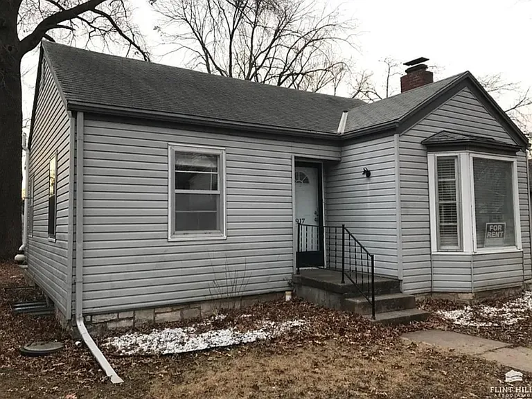 917 Bertrand St — Photo 1