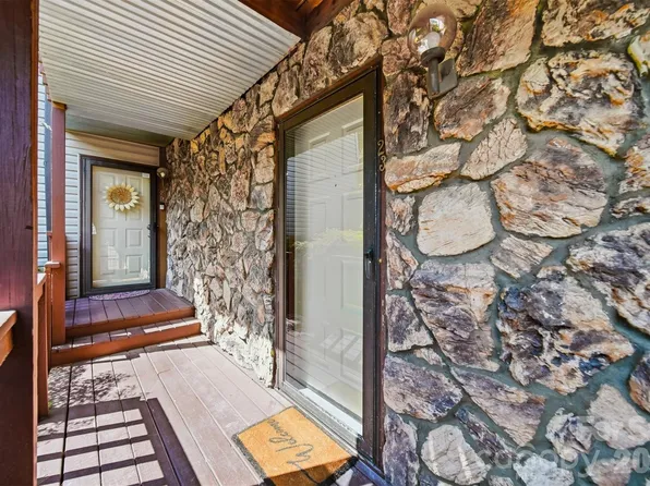 1420 11th Street Dr NW APT 23, Hickory, NC 28601
