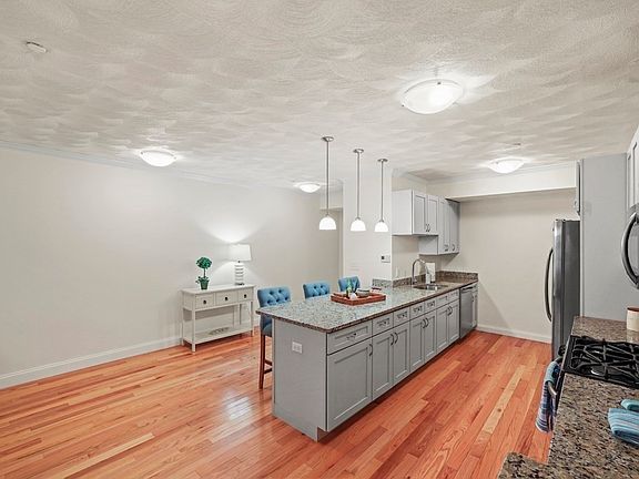 4th image of 185 Essex St #2B-6
