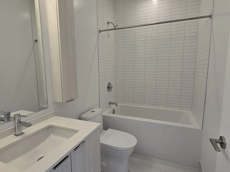 86 Dundas St E #1715 — Photo 11