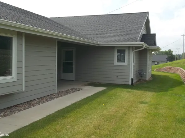 1741 Lake View Dr, Creston, IA 50801