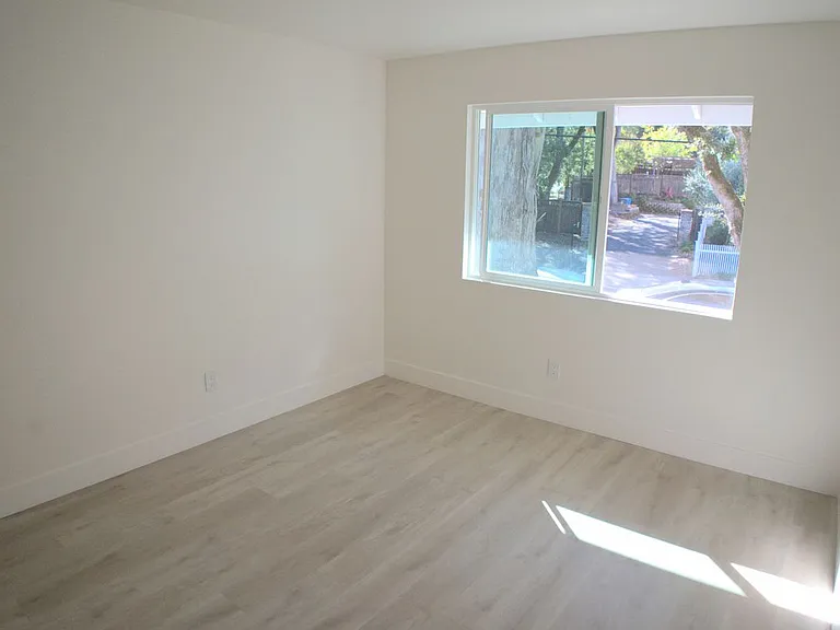 604 Los Olivos Rd — Photo 24
