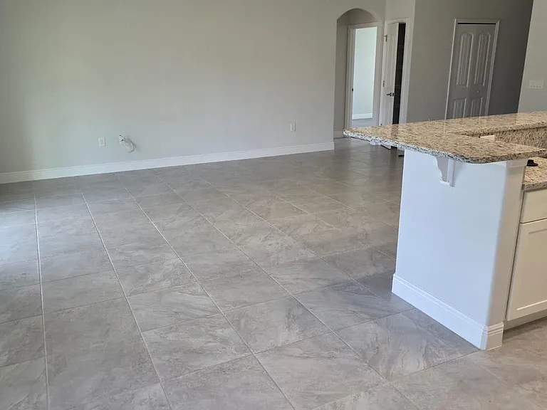 2437 Hagoplan Ave SW — Photo 4