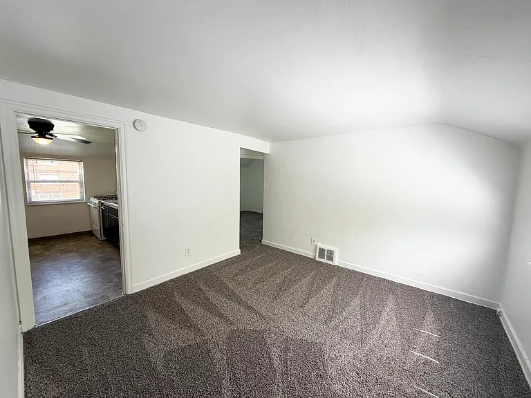 125 Walnut St #3 — Photo 2