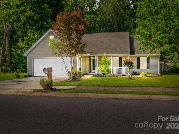 104 Bellelaine Dr, Mooresville, NC 28115