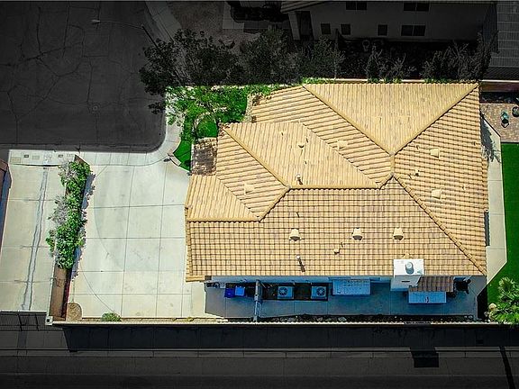 3rd image of 9804 Sierra Canyon Way