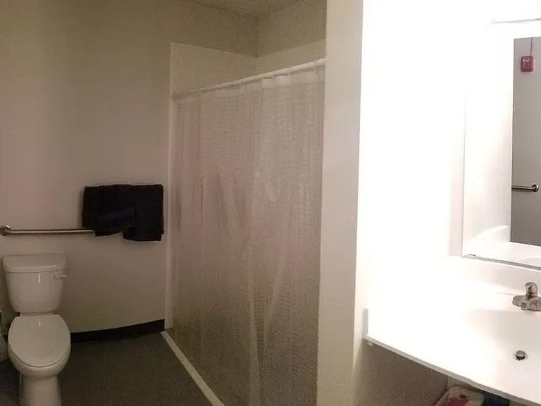 APT ON ESSEX — Photo 15