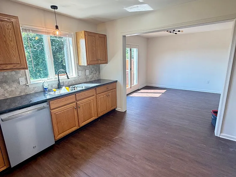 33 Park View Dr — Photo 6