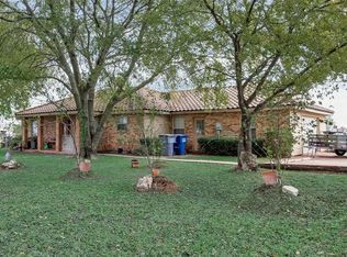 634 E Reindeer Rd, Lancaster, TX 75146