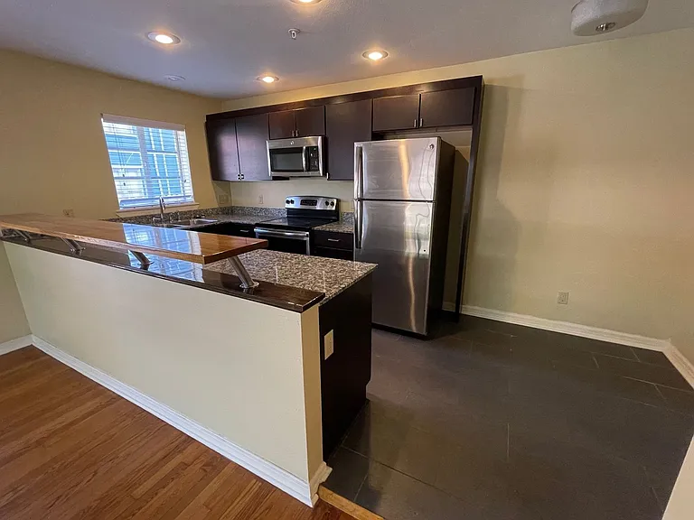 1406 Broadway St — Photo 10