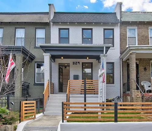329 Bryant St NE Photo 1