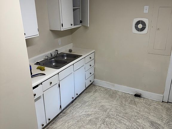3rd image of 660 Effingham Dr