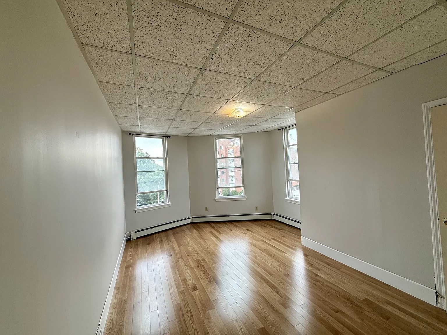 3 bed, 1150 sqft, $2,995 — Photo 4
