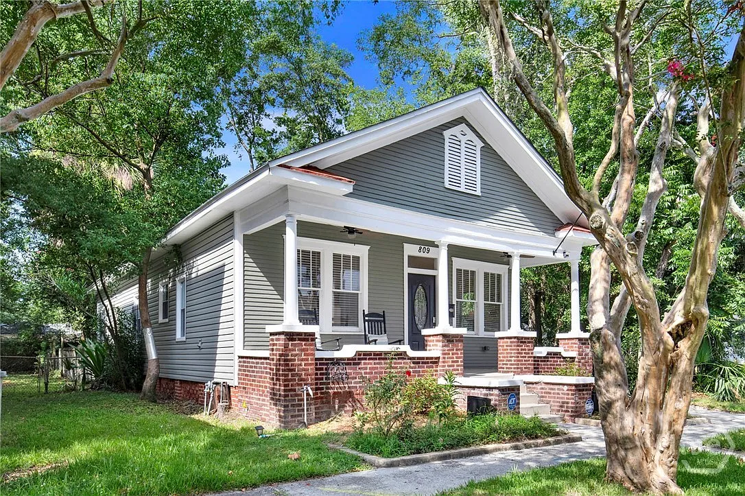 2 bed, 2.0 bath, 1350 sqft, $3,900 — Photo 2