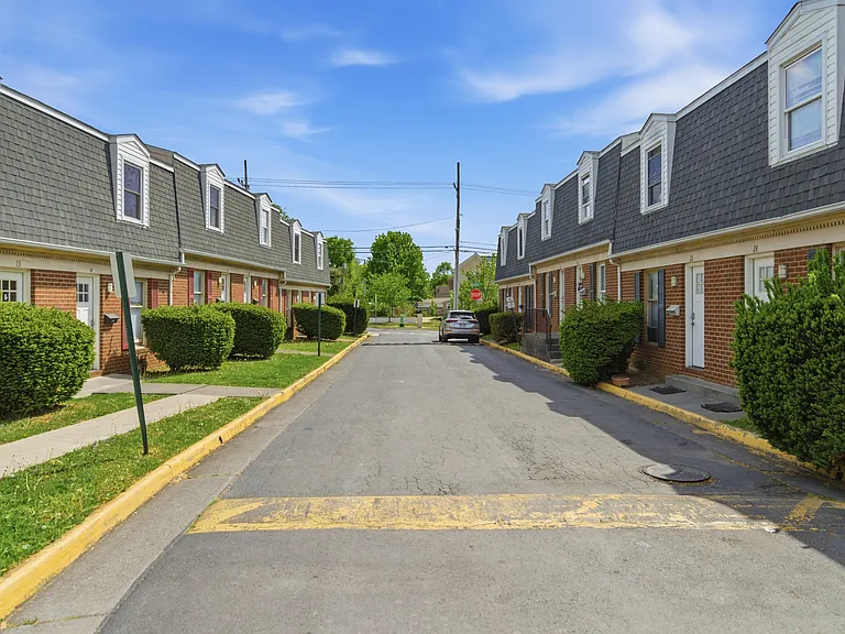 29 Raleigh Ct — Photo 1