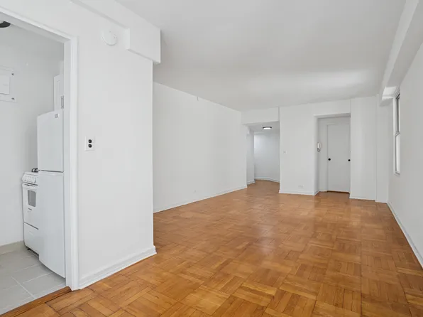 225 E 46th St APT 10J, New York, NY 10017