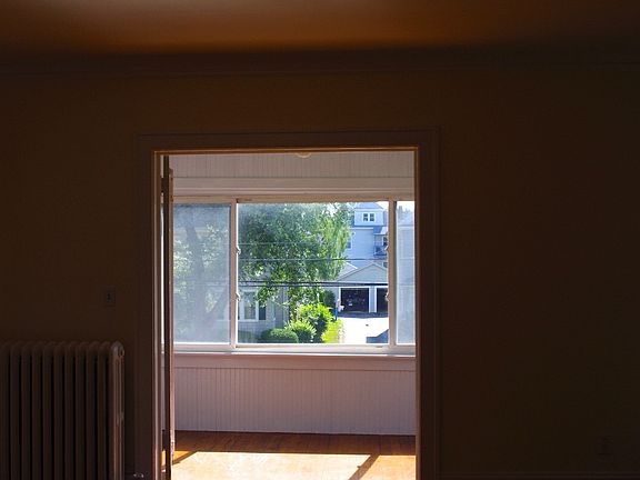 enclosed front porch off Liv. Rm