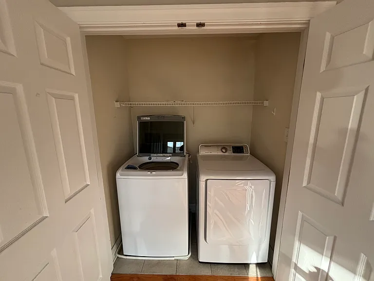 1045 Glenwood Station Ln — Photo 17