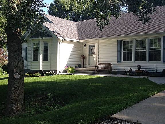 5th image of 1954 Jamestown Ave