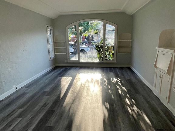 4th image of 230 W Hill St #0