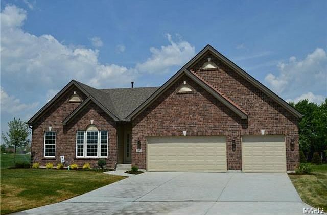 Beautiful curb appeal - 3 bedroom, 2.5 bath, 3 car garage