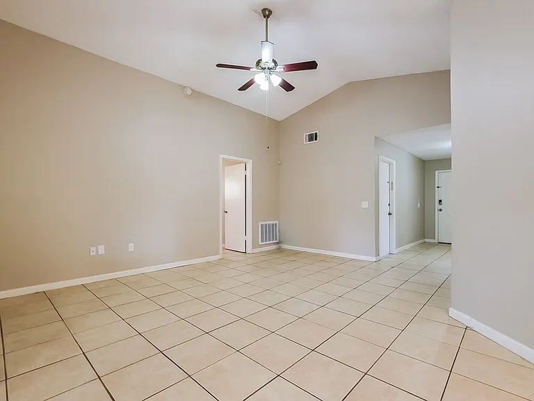 1629 Sunburst Way — Photo 3