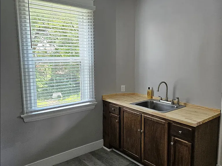 2310 Buxton Ave #1 — Photo 5