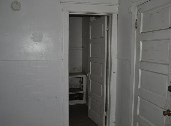 5th image of 11735 S La Salle St
