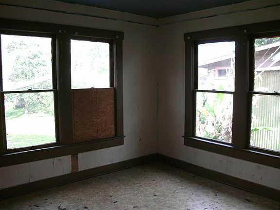 5th image of 1015 Avenue B