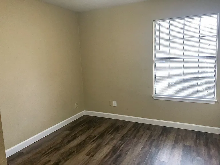 10511 Robinwood Cir — Photo 15