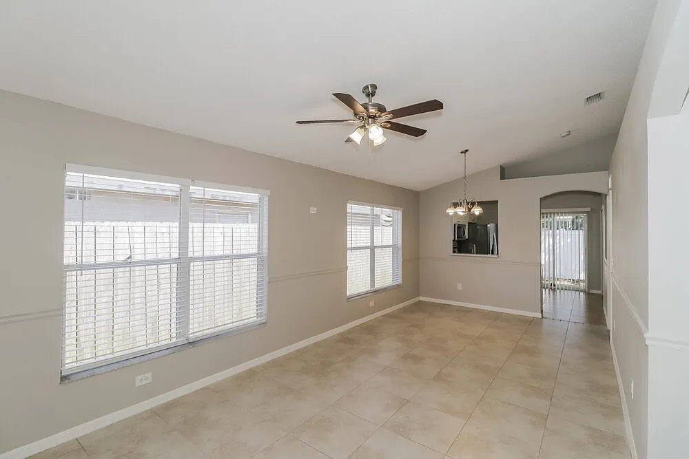 3 bed, 2.0 bath, 1140 sqft, $3,080 — Photo 4